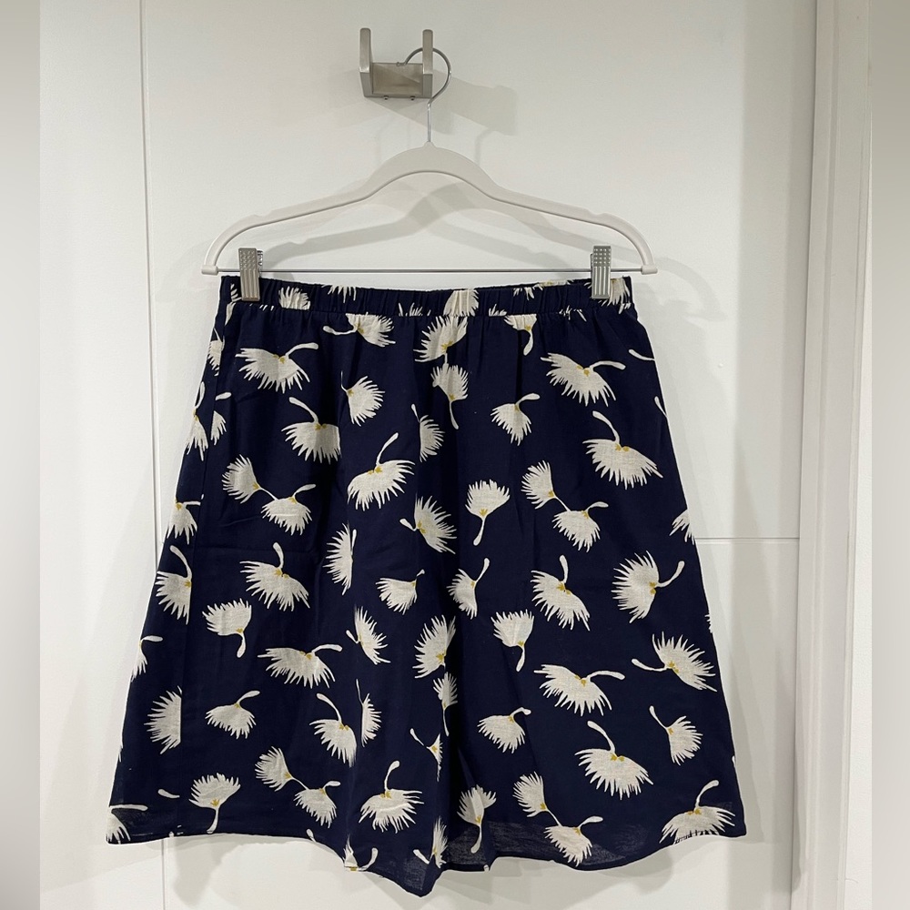 Old Navy skirt navy with yellow and white flower print - gently used.